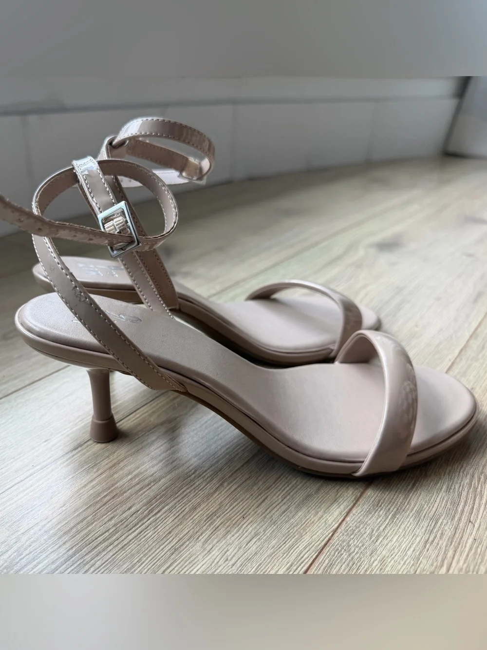 Mix No. 6 Patent Nude Strappy Kitten Heel Sandals 7.5 Wide